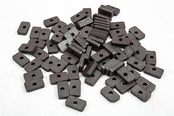 What are the Main Raw Materials of Ferrite Magnets?